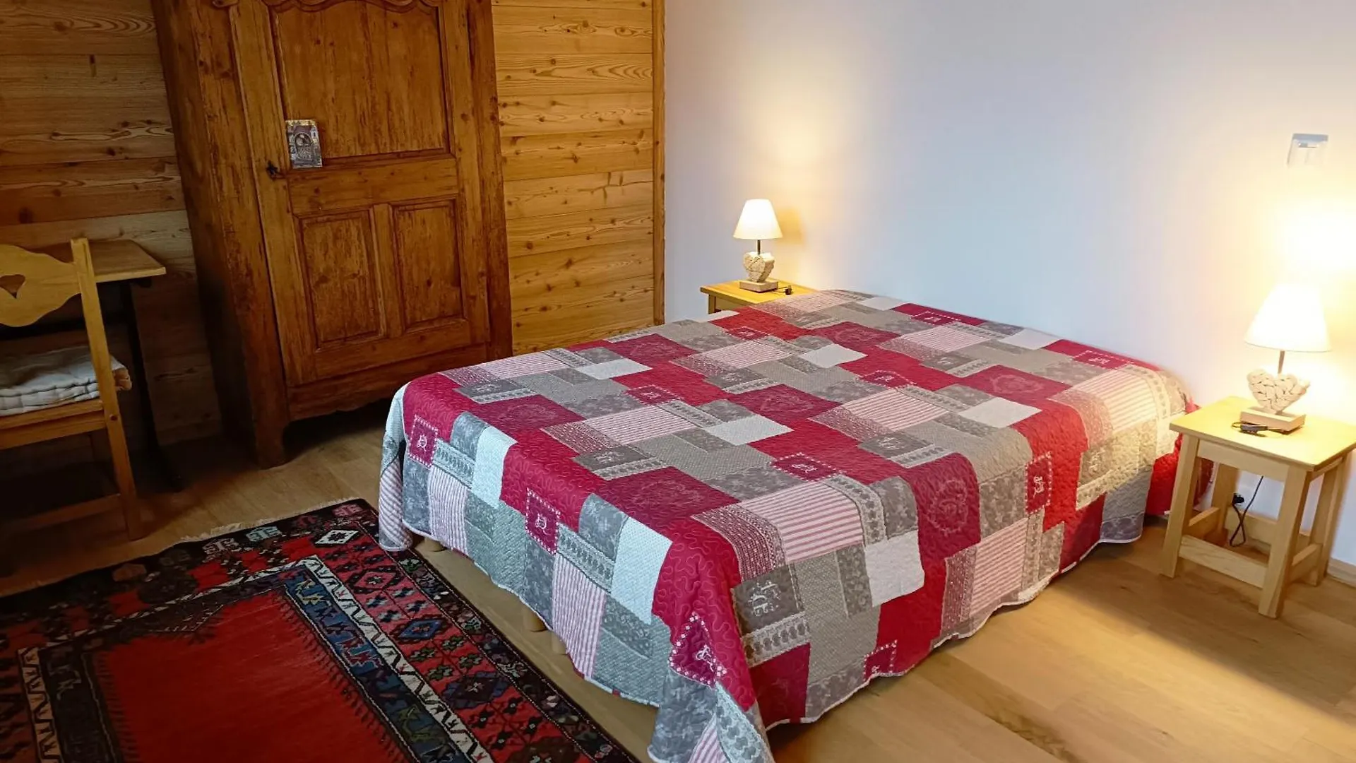 Bed and Breakfast Les Cabris à Pelvoux 0*,  France
